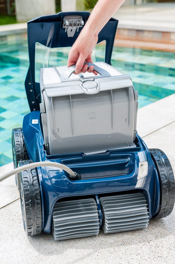 Zodiac EVOLUX EX5050 iQ Robotic Pool Cleaner - Image 5
